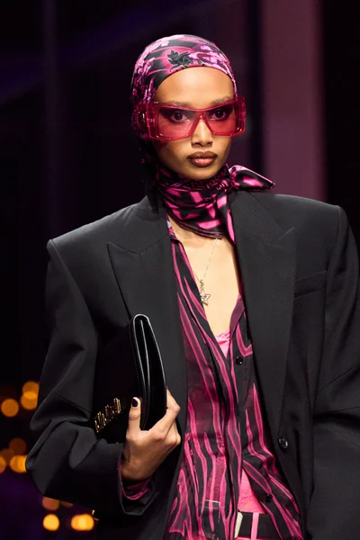 Look 50